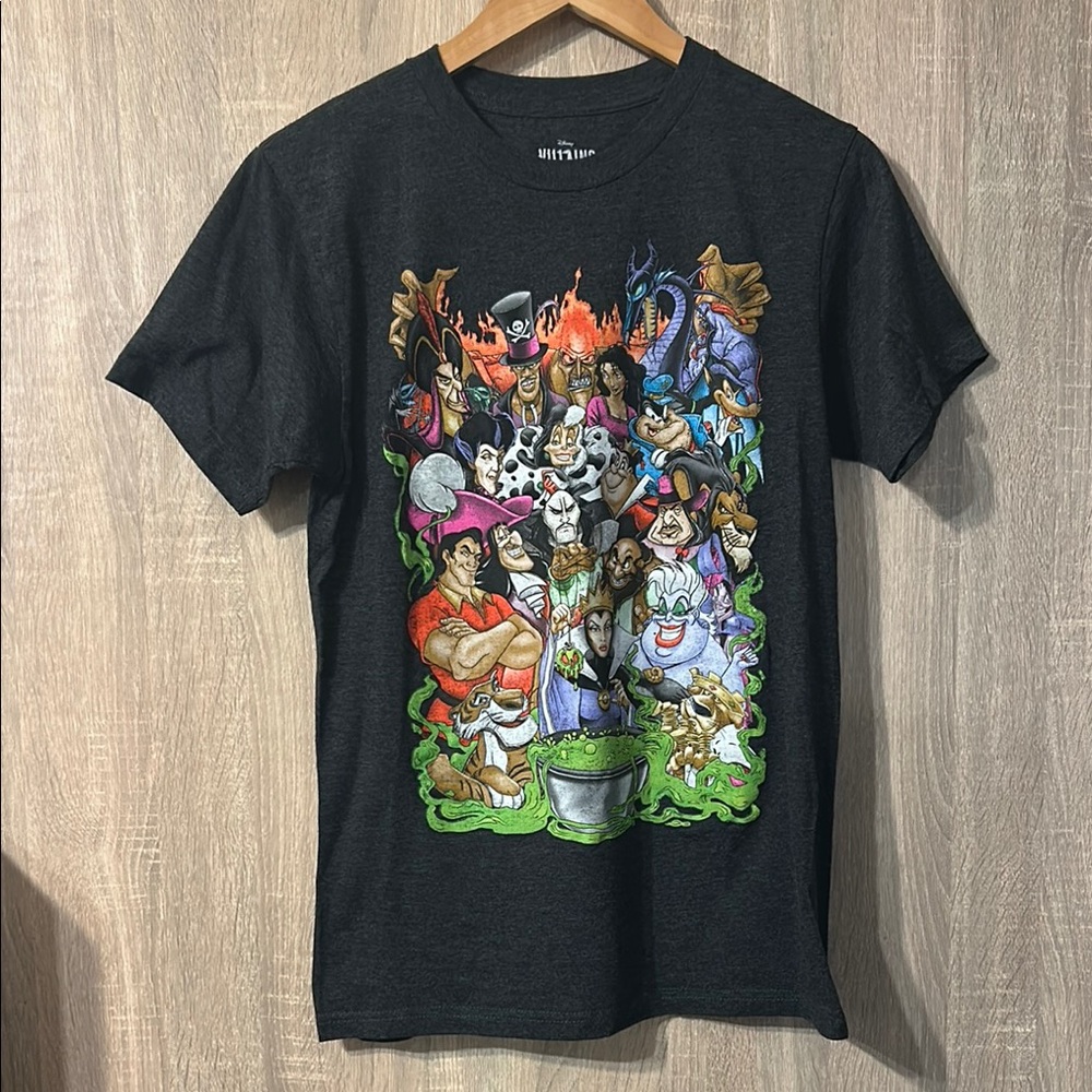 Disney Gray T-Shirt with Colorful Villains Design Size Medium